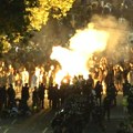 Optužen zbog toga što je na neprijavljenom protestu gađao policiju flašama, kamenicama i topovskim udarom: Tužilaštvo…