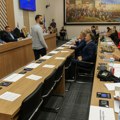 Sednica Skupštine Beograda: Odbornici o rebalansu programa poslovanja javnih preduzeća, okupljaju se aktivisti