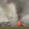 Prvi snimci nakon pada aviona: Crni dim prekrio nebo, ljudi u šoku gledaju