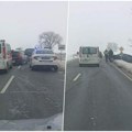 Udes na putu Bačinci - Šid: Auto sleteo u jarak, policija na terenu (foto)