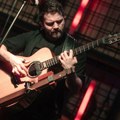 Fenomenalni Luka Strikanjoli oduševio Beograd: Izveo hitove na dve gitare i usnoj harmonici istovremeno