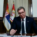 Vučić raspisao vanredne parlamentarne izbore