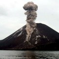 Za sat vremena vulkan Anak Krakatau dva puta izbacivao pepeo