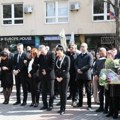 Polaganjem venaca na Trgu braće Milić: U Kosovskoj Mitrovici obeleženo 25 godina od početka NATO agresije (foto)