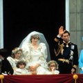 Otkriveno šta je kraljica Elizabeta rekla Dajani na venčanju: Posle 4 decenije je konačno jasno kakav je zaista bio njihov…
