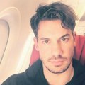 "Smrad me pobedio": Glumac (33) doživeo nezgodu: Ruka mu u modricama i gipsu, zabrinuo pratioce