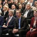 Uživo "Ovo je nedelja kada Srbija donosi važne odluke"! Vučić učestvuje na regionalnoj poslovnoj konferenciji UK i zb…