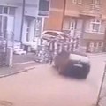 Узнемирујући видео! Колима се залетео на мушкарца. Стравичан покушај убиства у Рожајама: Ухапшен мушкарац (25).