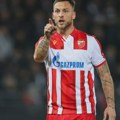 POLUVREME - Arnautović je igrač manje, Zvezda je imala sreće