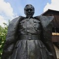Obnovljen spomenik Josipu Brozu Titu u Velenju, vraćena glava koja je otkinuta sa statue