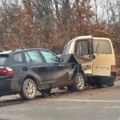 Sudar automobila i kombija blizu Tutina, dvoje djece povrijeđeno