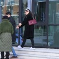 (Paparaco) Uhvatili smo Nadicu Ademov ispred bolnice! Pevačica jedva hoda, potražila pomoć lekara: Evo šta se tačno dogodilo…