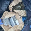 Velika zaplena droge i oružja u Kragujevcu: Uhapšen muškarac, pronađeni amfetamin, marihuana, hašiš i pištolj