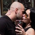 Poznata srpska pevačica se razvela posle 5 meseci: Dobijala nepristojne ponude, a sad našla ljubav! Javno pokazala svog novog…