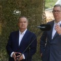 "Oni sebe lažu kada govore o naših 43, 44, 45 odsto", Vučić: Donošenjem paketa mera želimo da pomognemo građanima, ne kupujemo…