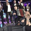 Pevač se dugo lečio u Beču, a nakon teške operacije doktor mu u lice rekao: "Ti možeš za sat vremena da padneš i ćao", nakon…