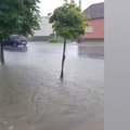 Nevreme struji kroz Srbiju! Šimanovci pod vodom, u Kosjeriću potoci na ulicama (video)