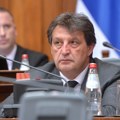 Bata Gašić, lektor i ministar: Sa druge strane pameti