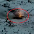 Upao u zasedu, pogođen više puta i u plamenu uspeo da se povuče: NATO gleda u neveric šta je izdržao T-90 (video)