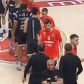 Ovo niste videli u prenosu: Nekoliko igrača Partizana odbila da se rukuju sa košarkašima Zvezde (video)