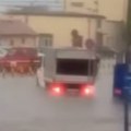 Nevreme hara Srbijom! Evakuisano pet vaspitačica iz vrtića u Ljigu, udar gromau Subotici, u Ćupriji i Negotinu leteli…