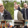 (Foto) lider SNS Vučević posetio porodicu sa osmoro dece u kosjeriću Obišao i radove na asfaltiranju puteva, građanima…