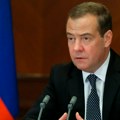 Medvedev: "Nemačka ponovo postala neprijatelj, njena oprema i stručnjaci direktno se bore protiv Rusije"