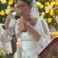 Ovo još nije viđeno na venčanju Mlada eksirala vino za pričest, sveštenik joj oteo pehar iz ruke