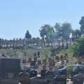 Jeziv prizor na groblju u ovom gradu Srbije: Otvoreno desetak grobnica, evo na šta se sumnja