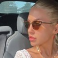 Žena Sergeja trifunovića sa dekolteom do pupka: Isidora spustila haljinu,grudi u prvom planu: Ovakvu je niste videli (foto)