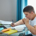 Laptop ili tablet detetu za školu? Roditelji prave ovu skupu grešku koja ih kasnije košta duplo