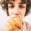 Преједате се због стреса? Нисте једини