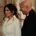 Nakit od 20 miliona dolara? Sitnica! Milijarder kupio Met Galu za svoju voljenu Loren