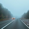 Vozači oprez! Zbog moguće magle na pojedinim deonicama iz AMSS savetuju opreznu vožnju, na Batrovcima najduže zadržavanje…