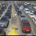 Ponesite dovoljno vode i naoružajte se strpljenjem! Kolaps na graničnim prelazima u Srbiji: Evo gde su se stvorile…