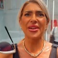 "Vlasnik mi je poklonio pola radnje, toliko mi je neprijatno" Jovana Jeremić sa novim silikonima prošetala Knez Mihajlovom i…