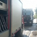 Kamion za odvoženje smeća planuo u Ulici Filipa Filipovića u Prokuplju, vatrogasci brzo reagovali