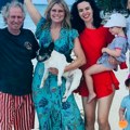 Slavni gitarista Rolingstonsa proslavio 80. rođendan na plaži sa ženom: Imali su dupli povod za slavlje
