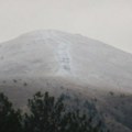 Zabelelo usred leta, na ovom evropskom ostrvu pao sneg: Izdata upozorenja na obilne padavine i oluje