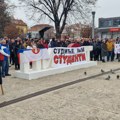 Održan sedmi protest prosvetnih radnika. Gosti studenti iz Niša, među njima i Anđela Jeremić sa Filozofskog fakulteta…