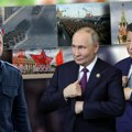 Zelenski rešen da spreči paradu, Putin već otkazao jednu! Ukrajinski dronovi ciljali Moskvu pred dolazak Sija i drugih…