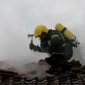 Gori lokal brze hrane u Paraćinu Vatrogasci na terenu, gust dim se širi gradom