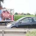 Drama na: Auto-putu Zapalio se kamion: Vatra guta vozilo, crni dim širi se kolovozom (video)