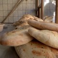 Peć na drva, ustajanje pre zore i ljubav prema pekarstvu: Stara novopazarska čaršija i dalje miriše na domaći hleb