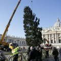 Božićno drvo preživelo udar groma, sada u Vatikanu