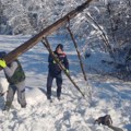 Vanredno u 11 opština - otklonjen kvar na dalekovodu Arilje-Ivanjica, struja stiže postepeno; problemi u zlatiborskom i…