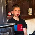 "Moja mama je otišla, ostavila me, bio sam mali": Potresna priča malog Slavka dirnula celu Srbiju (video)