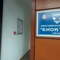 Паркиралиште код Поште црвена зона, цена паркинга по сату 50 динара