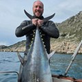 Dušan se 18 minuta borio za ulov života! Kapitalac koji ni najstručniji ribari ne izvuku, jedva drži sve te kilograme u…