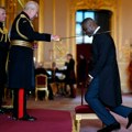 Idris Elba zvanično postao vitez: Odlikovan na svečanoj ceremoniji u Vindzoru FOTO